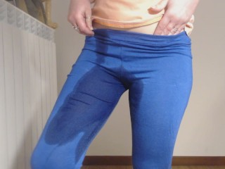 Pipi / Mouillage Dans un Pantalon De Yoga Blu