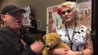 T-Girl Porn Star Isabella Sorrenti w/ Jiggy Jaguar AVN Expo 2017 las Vegas