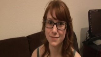 Винтажный фемдом подросток шлепает старика по яйцам от первого лица