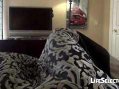 Step-sister Hook Up - Screenshot 3 of 16 - Petite