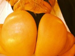 Natasha Crown twerking