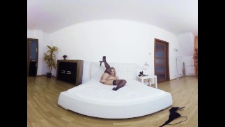 043 - NIKKY DREAM - 来自 Bravo 模型的 3D 虚拟现实手淫