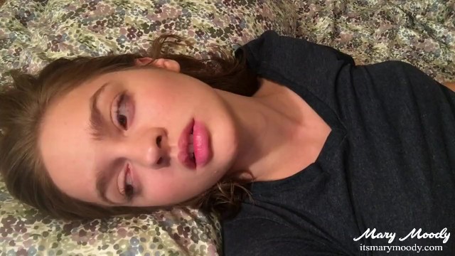 美人過ぎる小柄な海外金髪ロリ少女が密かに一人エッチで感じるメス顔を撮影
