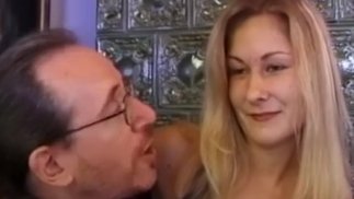 Молодая ретро чешская красотка на лице от oldguy