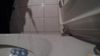 Когда ты видишь только тень и струящуюся мочу,
