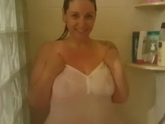 ANTES DE LA DUCHA.. KTAL SI MOJO UN POCO LA CAMISETA?? ;)