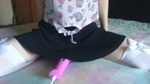 what's under her skirt? | cute teen cums hard, watch her pussy pulsate