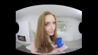 Ginger Hottie Linda Sweet 在 VR 中穿上它