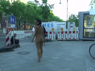 Chica Loca Nicole Naked En Las Calles Públicas