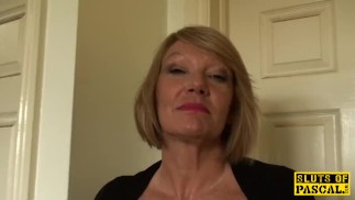 Гламурная бабушка себя пальцами