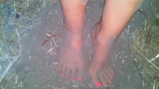 Туфли и грязные ноги Люси 1