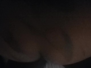 Скачет на папином члене