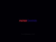 Fistertwister - Two Hot Blondes - Screenshot 2 of 16 - Czech