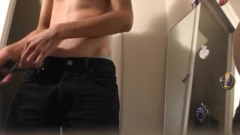  18 year old wants to show his body to everyone