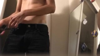 18 Year Old Wants To Show His Body To Everyone
