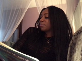 ASMR - SexyReading in Spanish - Lectura en Español