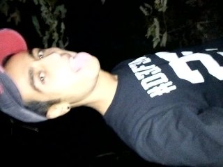 Fucking boyfriend´s wet ass on our night walk outdoor