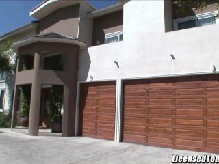 Latina pornstarlet Pepper Foxxx gets her first cock_on film