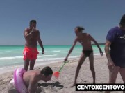 Preview 1 of GangBang in spiaggia! Che culo Valentina CentoXCento