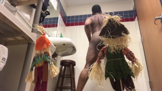 Устроил им шоу до Holloween