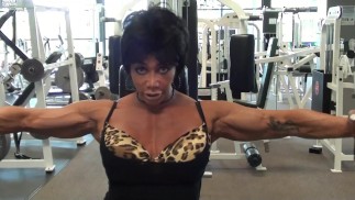Peck Flys Pro Gym 锻炼与 IFBB Pro FBB Latia del Riviero