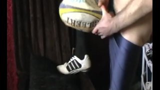 bombeando mi fleshlight en pelota de rugby