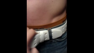 Saugen an süßem heterosexuellem Bondage-Jungen