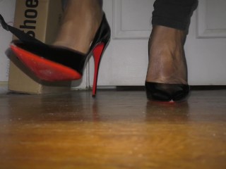 Giant Shemale Crossdresser in Christian Louboutin so Kate Pumps (SFX Test!)