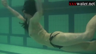 Erótica bajo el agua y gimnasia