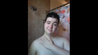 TRANSGENDER FRAU ZU MANN DUSCHTEASE