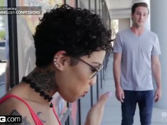 Honey Gold cums on a motorocycle