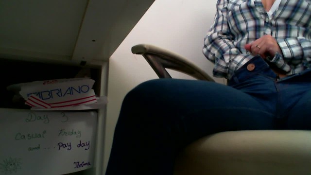 MASTURBATE AT WORK: DAY 3 CASUAL DAY.tight Jeans.tight Pussy