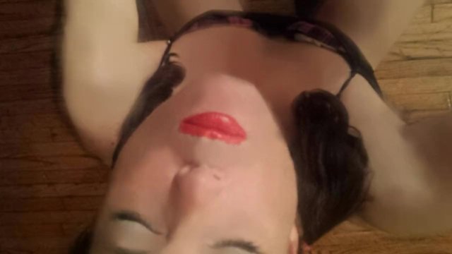 Tgurl Charlee stretching apusy