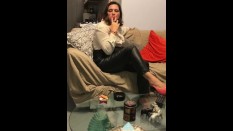 BEACH SMOKING GIRLS