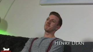 Порно девственник Генри Дин вытирает один на камеру