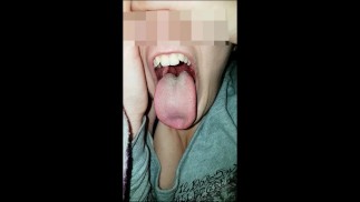 Язык и рот девушки