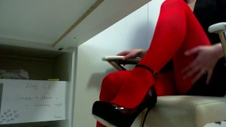 Masturbarsi al lavoro :D ay 28.Rubbing attraverso collant rossi.bruna amateure