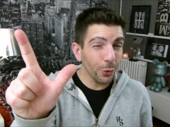 TOUCHEZ VOUS LES COUILLES ! TOP 5 des trucs à faire avec vos boules !