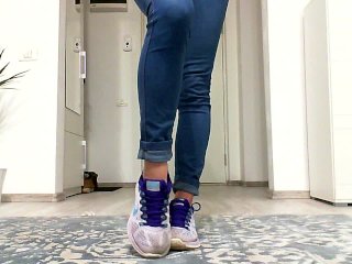 Skinny brunette in tight jeans teasing you.Amateure solo