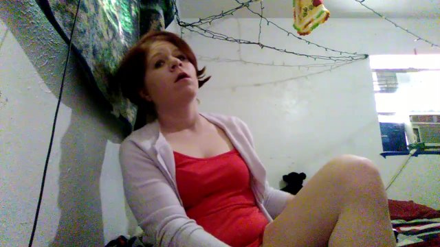 Girl Masturbates while Playing Video Games - Pornhub.com