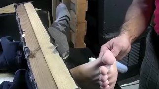 malefoot tickle