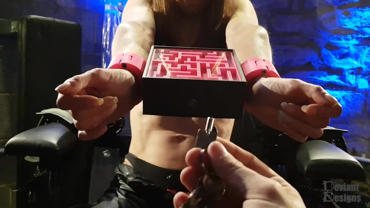 Schokkend Doolhof Spel - Predicament Bondage