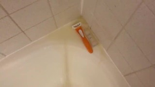 Pissen op dingen in de douche