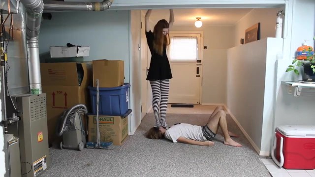 Черное (и белое) и синее по всему телу | Ballbusting & Trampling