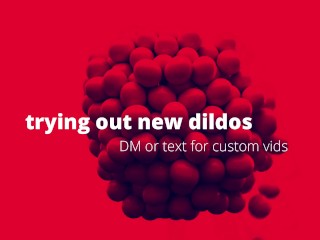 Spelen Met Nieuwe Dildo's