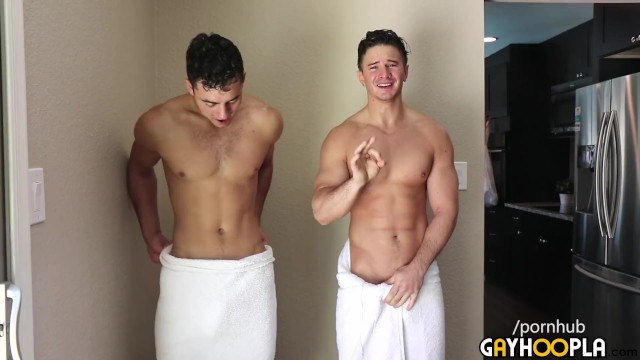 Dustin Hazel золотой трусах gayhoopla