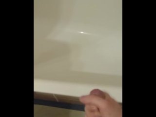 Grosse explosion de foutre chez mes amis !