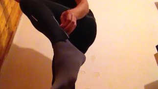 YOUNG GUY SHOW FEET AND LEGS IN PANTYHOSE AND LEGGINGS