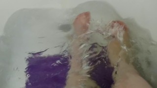 Замачивание ног в ванне