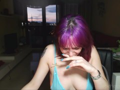 Sniffing the infalible sneezing powder, strong sneezes, goosebumps